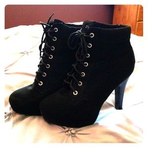 TOP Moda Black Platform Booties